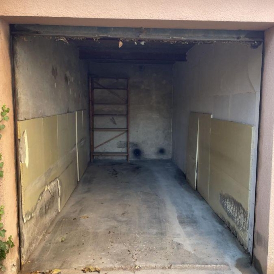 Annonces MANDUEL : Garage / Parking | NIMES (30000) | 12.00m2 | 80 € 