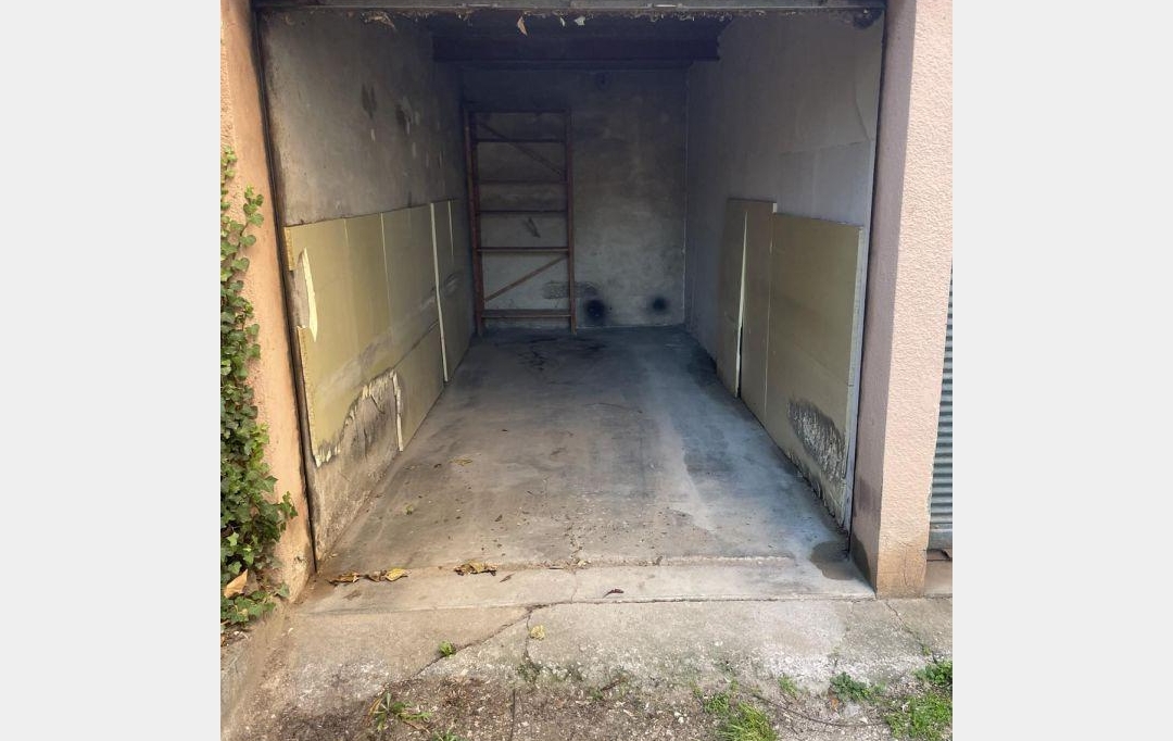 Annonces MANDUEL : Garage / Parking | NIMES (30000) | 12 m2 | 80 € 